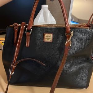 Medium-large pebble grain dooney and bourke purse!